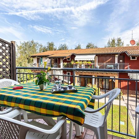 Residence La Corte Near Gardaland Кастельнуово-дель-Гарда Екстер'єр фото