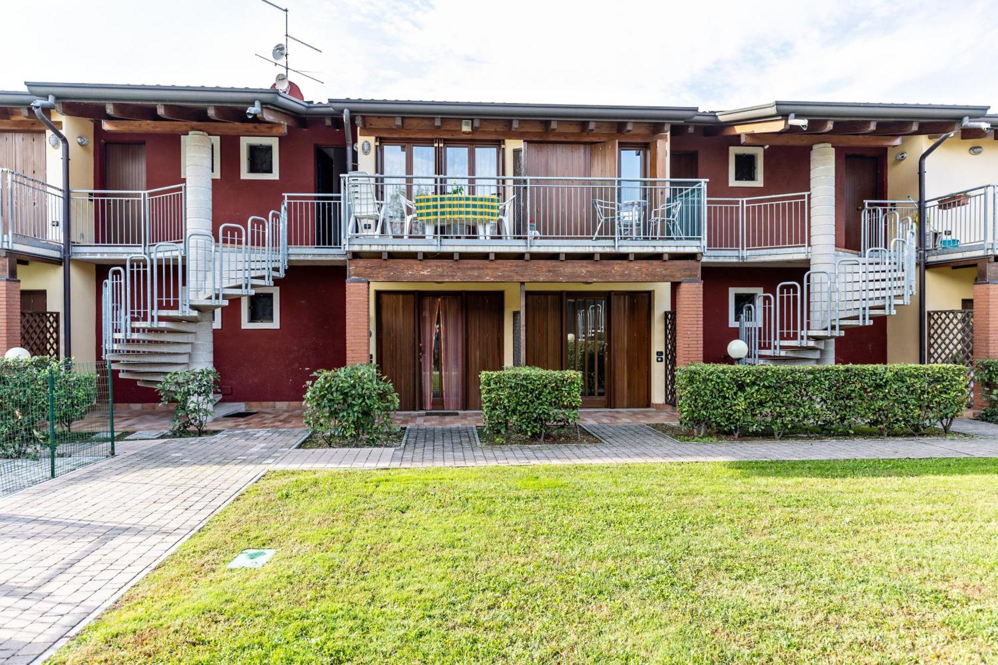 Residence La Corte Near Gardaland Кастельнуово-дель-Гарда Екстер'єр фото