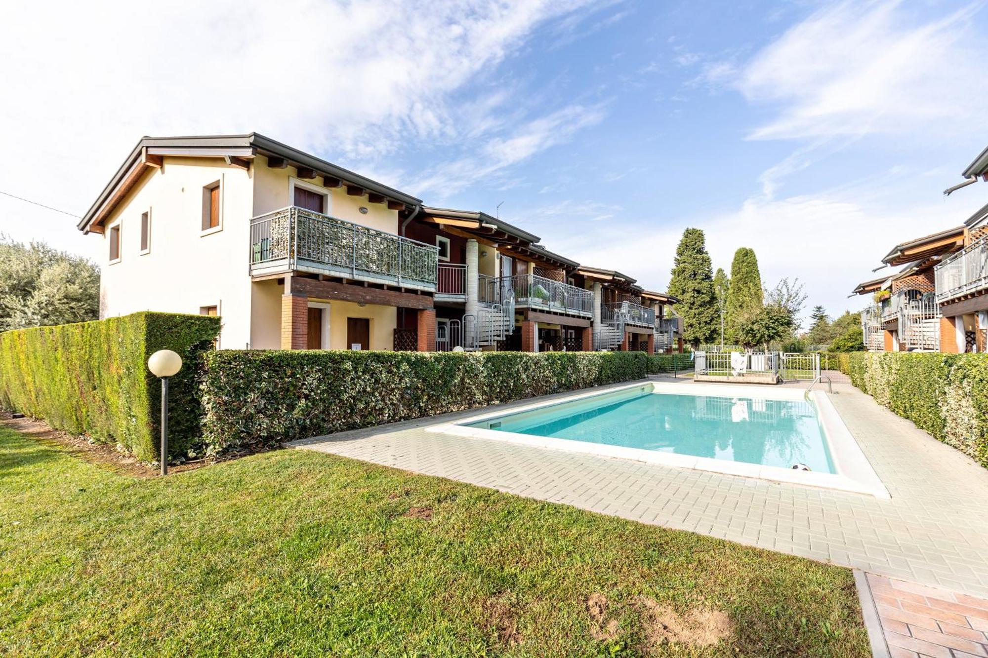 Residence La Corte Near Gardaland Кастельнуово-дель-Гарда Екстер'єр фото